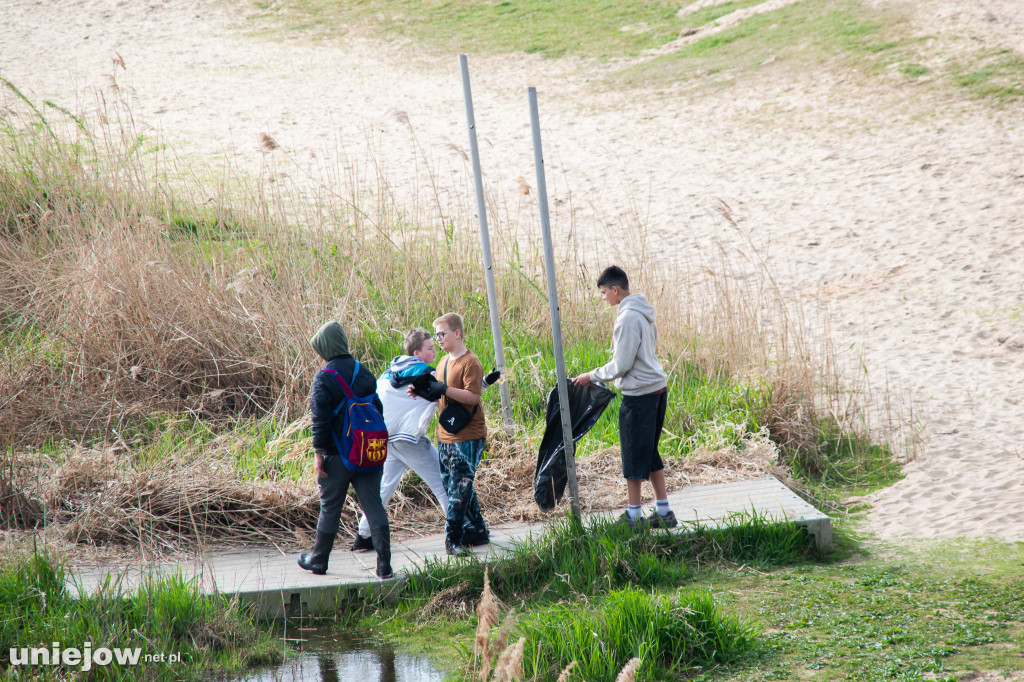 Sprzątanie brzegów Warty w Uniejowie