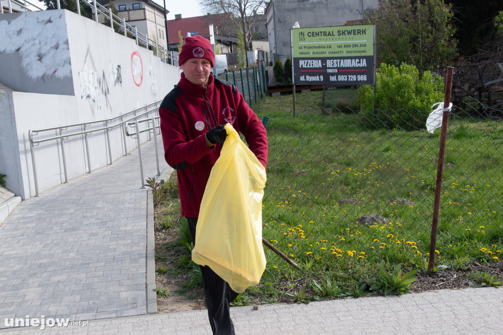 Sprzątanie brzegów Warty w Uniejowie
