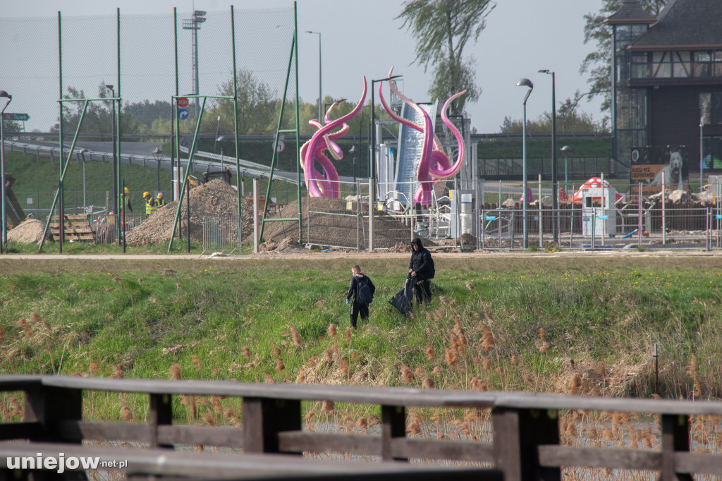 Sprzątanie brzegów Warty w Uniejowie