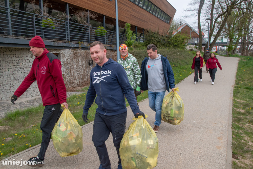 Sprzątanie brzegów Warty w Uniejowie