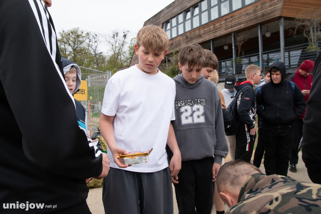 Sprzątanie brzegów Warty w Uniejowie
