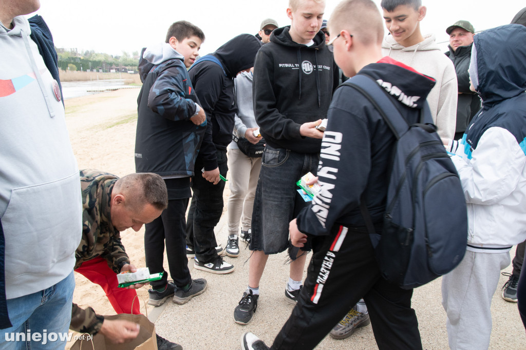 Sprzątanie brzegów Warty w Uniejowie