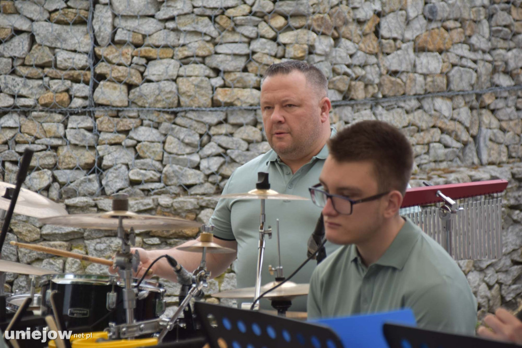Band Uniejów zagrał koncert przy Termach