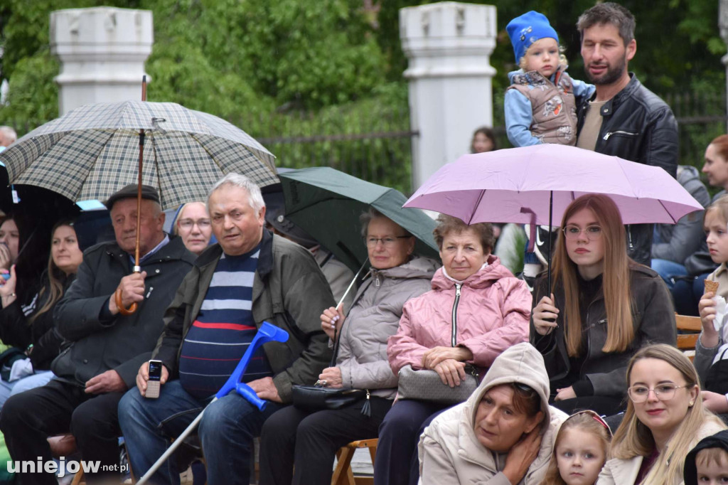 Band Uniejów zagrał koncert przy Termach