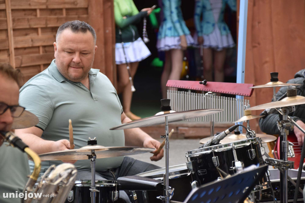 Band Uniejów zagrał koncert przy Termach