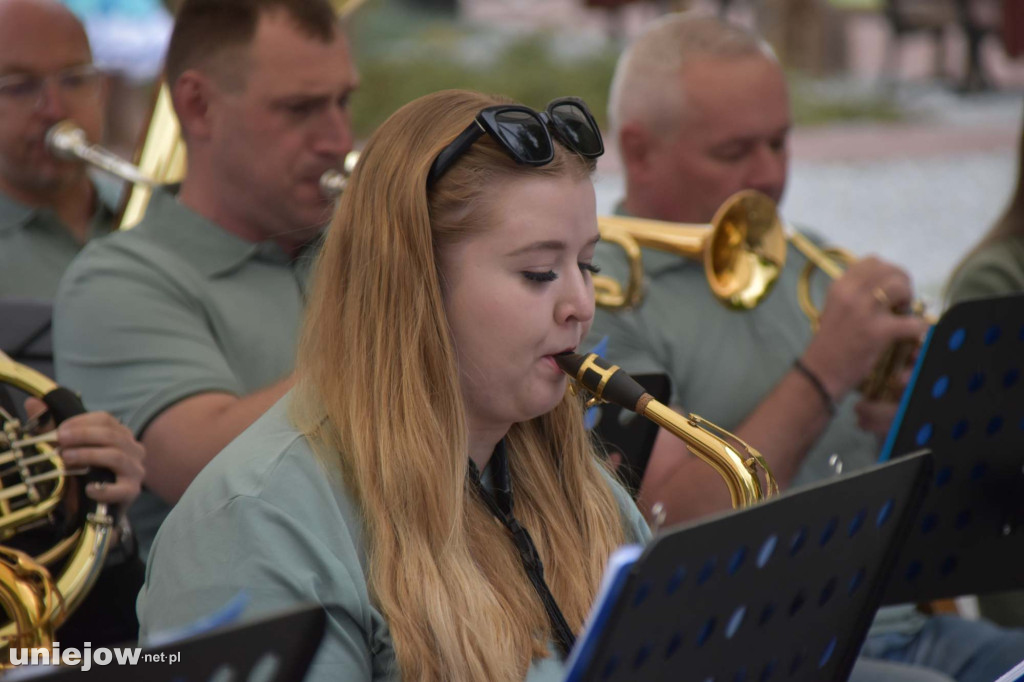 Band Uniejów zagrał koncert przy Termach