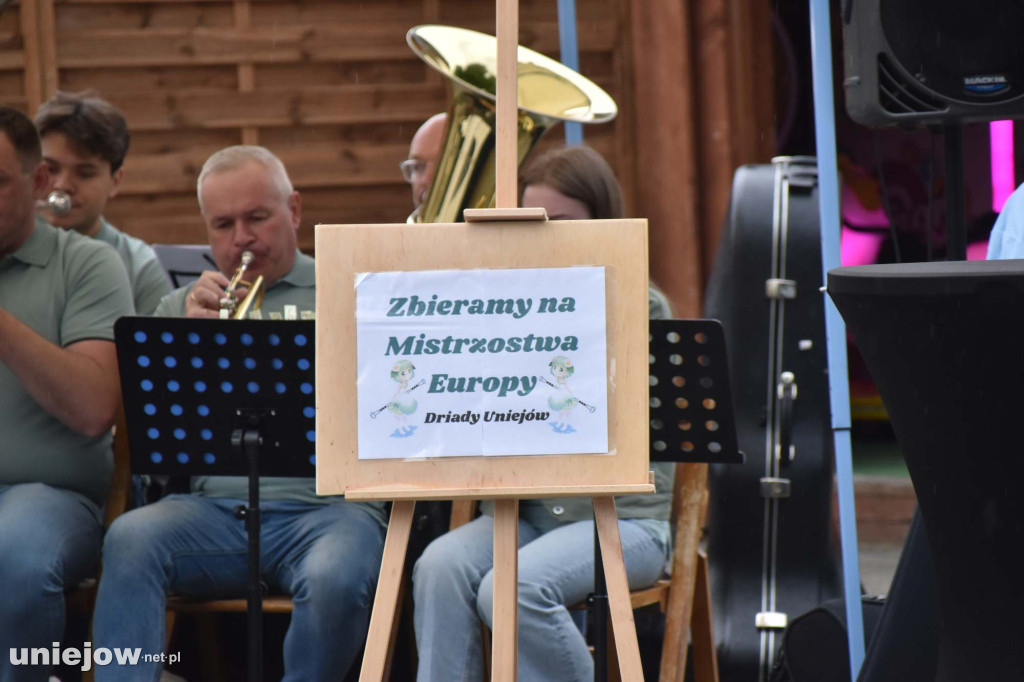 Band Uniejów zagrał koncert przy Termach