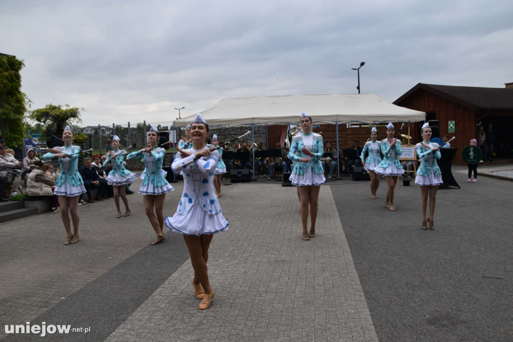 Band Uniejów zagrał koncert przy Termach