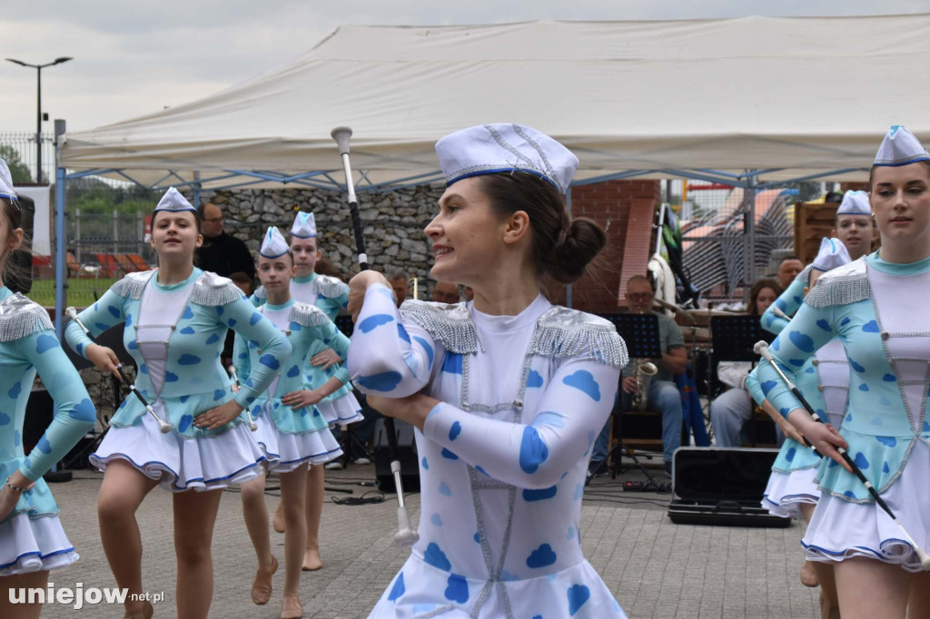 Band Uniejów zagrał koncert przy Termach
