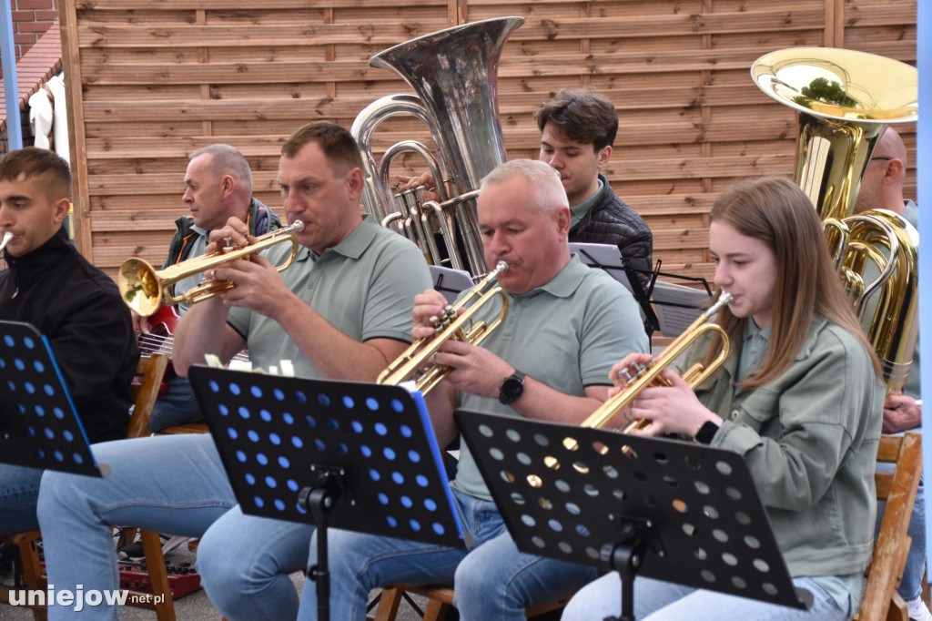 Band Uniejów zagrał koncert przy Termach