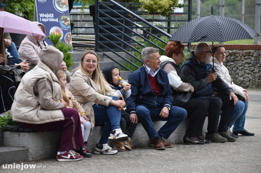 Band Uniejów zagrał koncert przy Termach
