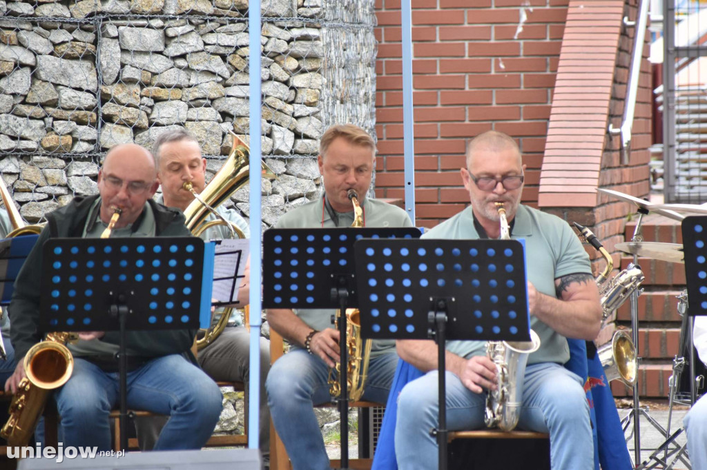 Band Uniejów zagrał koncert przy Termach