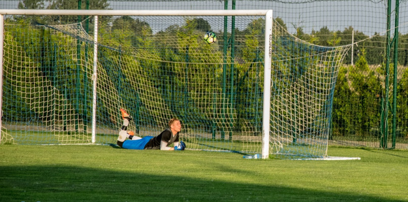 Dla Termalnych bramkę w meczu z Turem zdobył Adrian Kasztelan. Na zdjęciu bramkarz TURa.