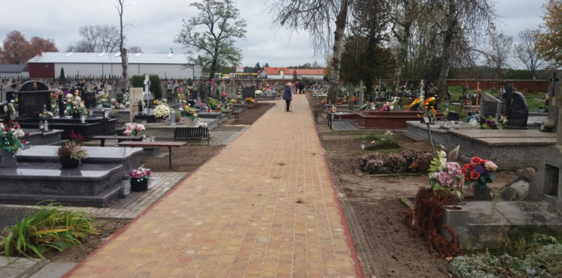 W Uniejowie groby bliskich znajdziesz przez Internet