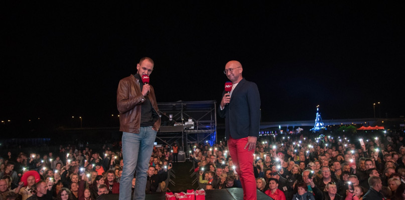 Koncert poprowadzili Kamil Nosel i Michał Korościel z Radia Zet. Fot. Michał Kubacki
