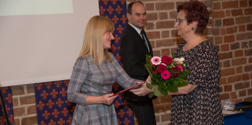 Na zdjęciu od lewej Magdalena Raźniak z Narodowego Instytutu Samorządu Terytorialnego, Robert Palka z MGOK w Uniejowie i Urszula Urbaniak - prezes UTW.