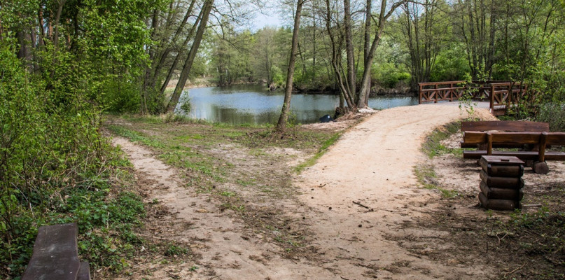 Słoneczny weekend nie zwalania z obostrzeń ! Zostań w domu !