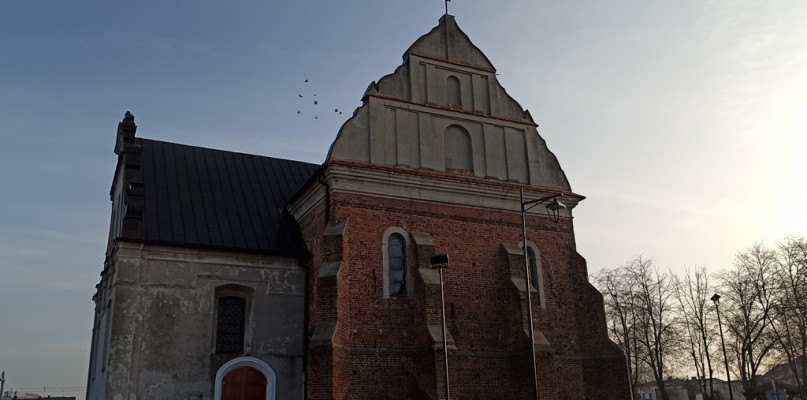 Księża apelują - zostań w domu! Kiedy transmisje z uniejowskiego kościoła w Intern