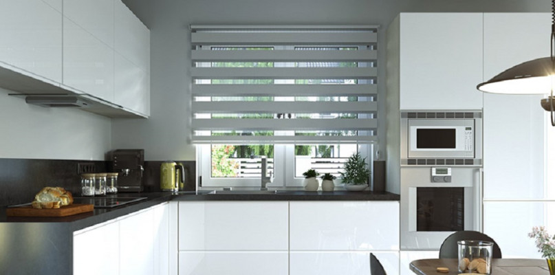 Rolety Dzień Noc Aluminium cechuje niepowtarzalny design zgodny z panującymi trendami, efekt zebry (naprzemienne pasy o różnym stopniu zaciemnienia) i szeroka gama kolorystyczna. Fot. Domondo