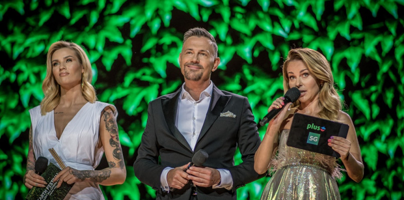 Koncert w Uniejowie poprowadziła trójka prezenterów : Karolina Gilon, Paulina Sykut-Jeżyna oraz Krzysztof Ibisz. Fot. Michał Kubacki
