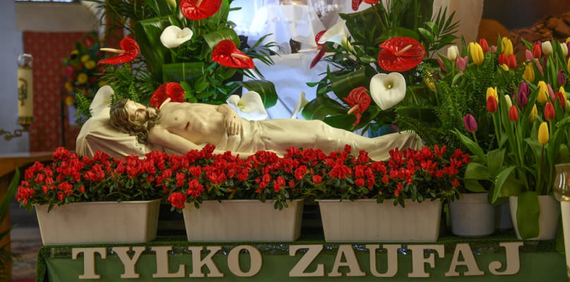 Grób Pański w kościele w Parafii pw św. Jakuba i św. Doroty w Wieleninie.