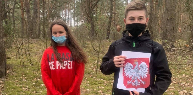 Tematyce patriotycznej poświęcona została także harcerska zbiórka ?Wilamowskich Orłów?.  Fot. Szkoła Podstawowa w Wilamowie.