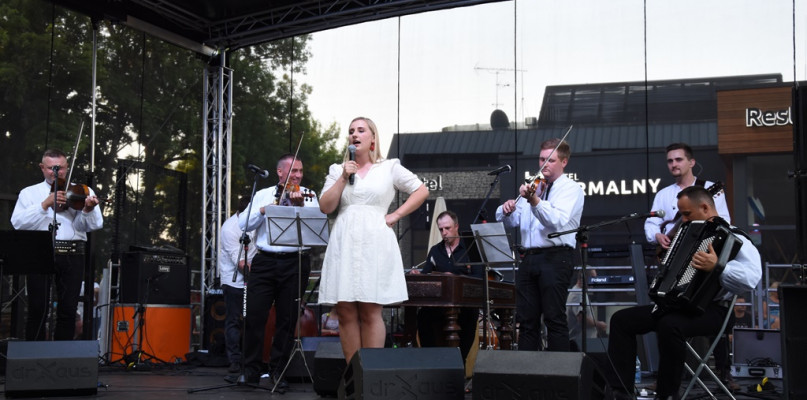 Tatrabalkan to nowy muzyczny projekt. Na scenie wystąpił m.in. Jan Trebunia Tutka.