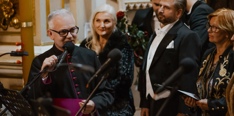 Zdjęcie z koncertu w uniejowskiej kolegiacie. Fot. Wojtek Olczyk.