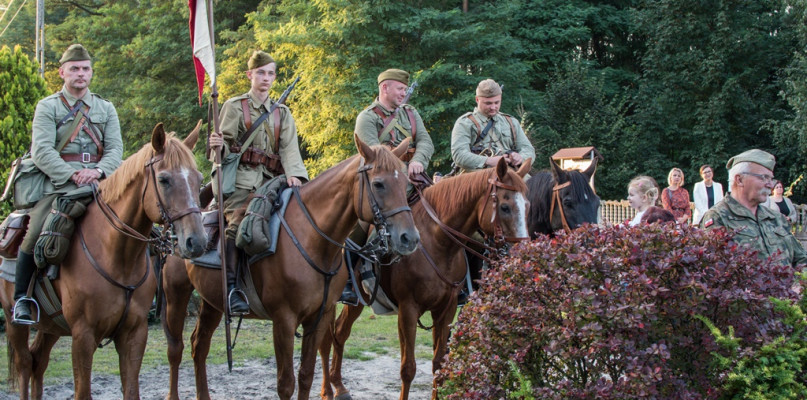 Tradycyjnie w uroczystości uświetnili przedstawiciele Reprezentacyjnego Oddziału Konnego Towarzystwa Byłych Żołnierzy i Przyjaciół 15. Pułku Ułanów Poznańskich.