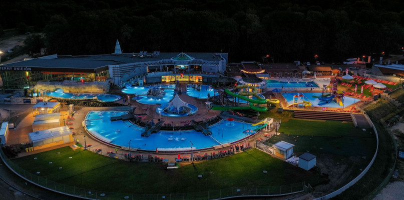 Sylwestrowa noc na basenie. Termy Uniejów z szampańską ofertą