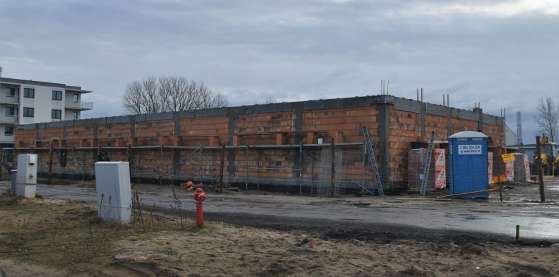 W Uniejowie budują kolejny market. Jaka sieć otwiera sklep?