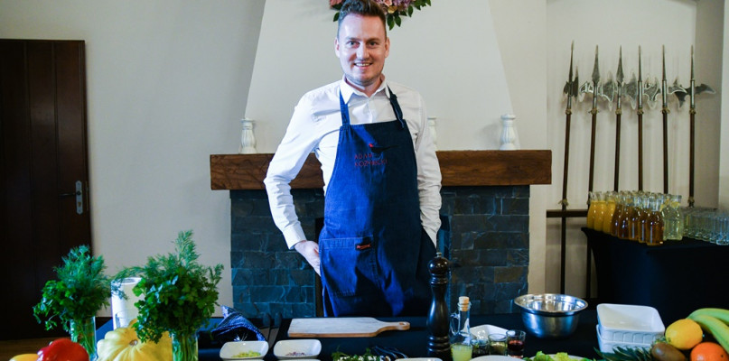 Adam Kozanecki - finalista jednej z edycji programu „MasterChef” rozpoczął współpracę z miastem. W tym roku w Uniejowie ma odbyć się kilka imprez tematycznych pod hasłem ,,Kulinarny Uniejów", których ambasadorem ma być uczestnik jednego z najpopularniejszych programów kulinarnych w Polsce.