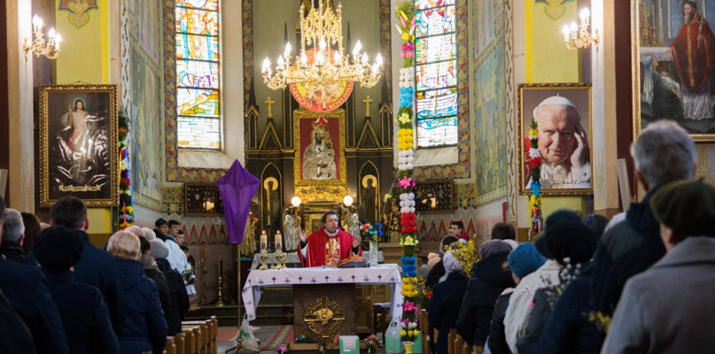 Ponad 4 metrowa palma na konkursie palm wielkanocnych w Wilamowie [FOTO]