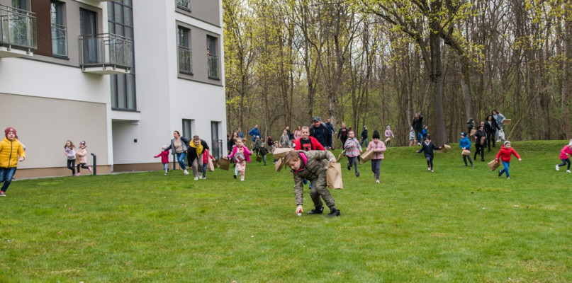 Ponad osiemset czekoladowych jajek pod Aparthotelem Termy Uniejów [ZDJĘCIA]