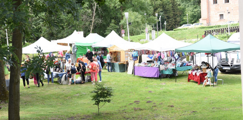 W weekend w Uniejowie odbywa się Jarmark Rękodzieła, na który organizatorzy zapraszają w sobotę i niedzielę w godzinach 10.00-18.00  na terenie trawiastym przy bramie zamkowej.