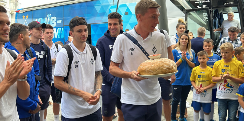 Tak w Uniejowie powitano piłkarzy Dynamo Kijów