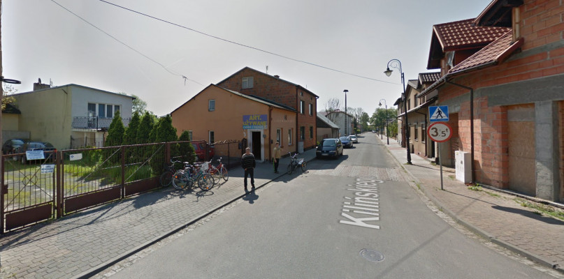 zdjęcie google maps. ul. Kilińskiego w Uniejowie.