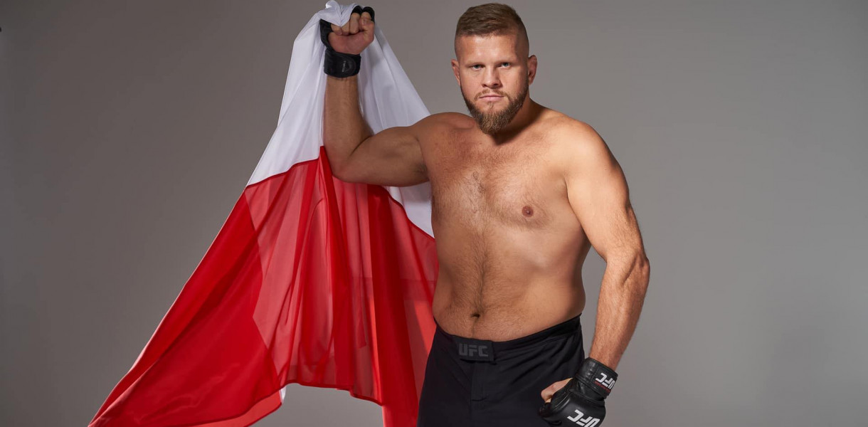 Marcin Tybura pokonał podczas gali UFC 278 niepokonanego dotąd ,Mołdawianina Alexandra Romanova. . Fot:https://www.facebook.com/MMA.Marcin.Tybura