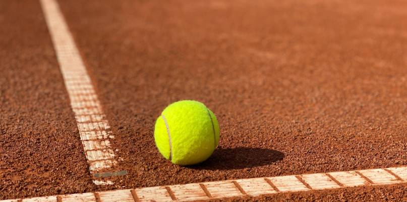 Uniejów wzbogaci bazę sportową o korty tenisowe? Ruszył przetarg