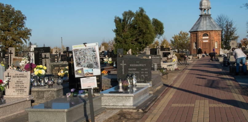 W Uniejowie groby bliskich znajdziesz przez Internet 
