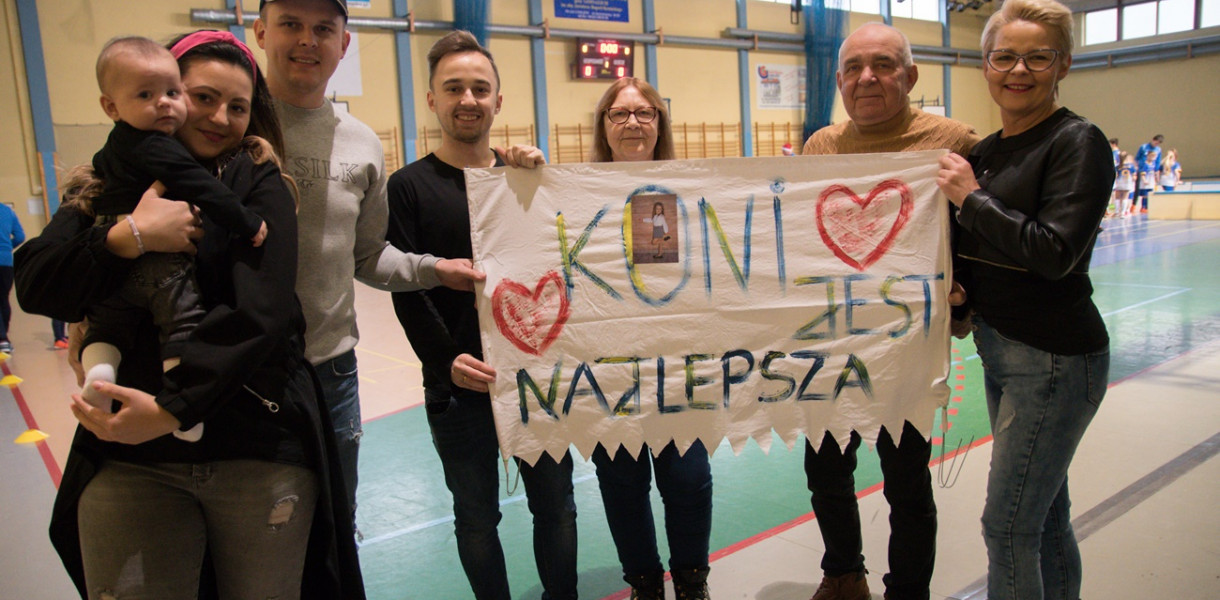 Na hali sportowej nie zabrakło podczas mikołajkowego turnieju również kibiców.