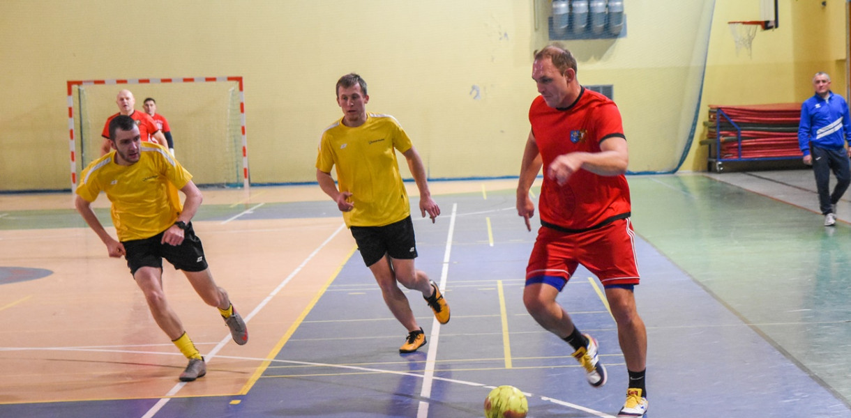 Zimowy Turniej o Puchar Burmistrza w Piłce Nożnej rozegrany został 10 grudnia 2022 roku na hali sportowej przy Szkole Podstawowej w Uniejowie. Czwarte z cyklu zawody, w których udział wzięło pięć drużyn wygrał zespół ,,Widzewski Uniejów".