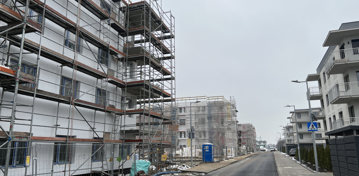 Tak wygląda budowa nowych bloków w Uniejowie. Kiedy właściciele odbiorą klucze?