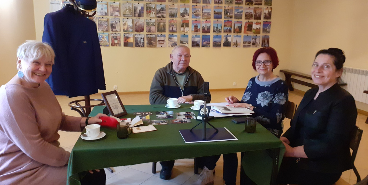 Uniejowski Uniwersytet III Wieku zaprosił sześcioro seniorów z Uniejowa do udziału w realizowanym przez siebie projekcie pn. "UTW dla społeczności". Zdjęcia Małgorzata Wojtasiak