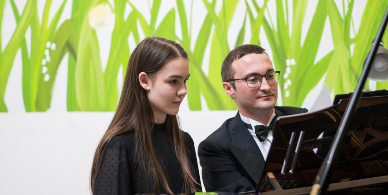 Koncert w wykonaniu uczniów i nauczycieli Szkoły Muzycznej I stopnia w Uniejowie odbył się 20 kwietnia 2023 r. w Uzdrowisku Uniejów Park. 