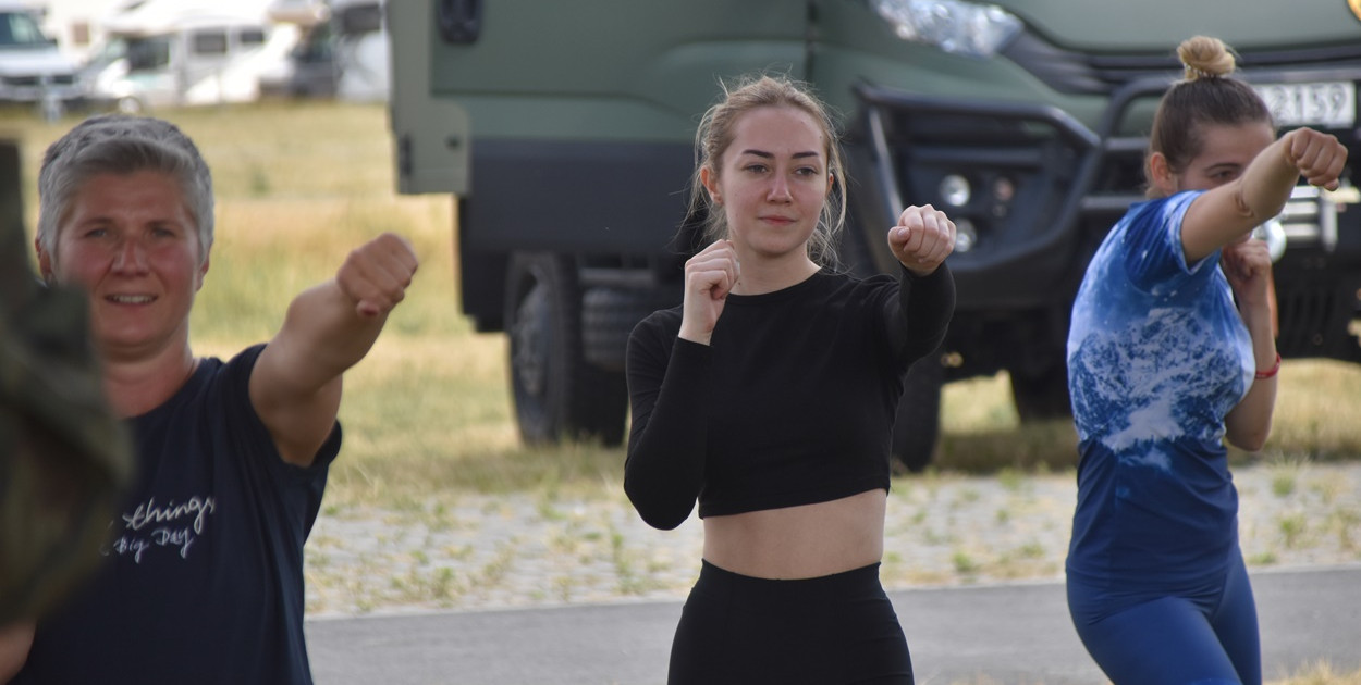 Jeszcze  w niedzielę pełnoletnie panie mogą przyjść w okolice uniejowskiego mostu, zapisać się i wziąć udział w bezpłatnych szkoleniach.