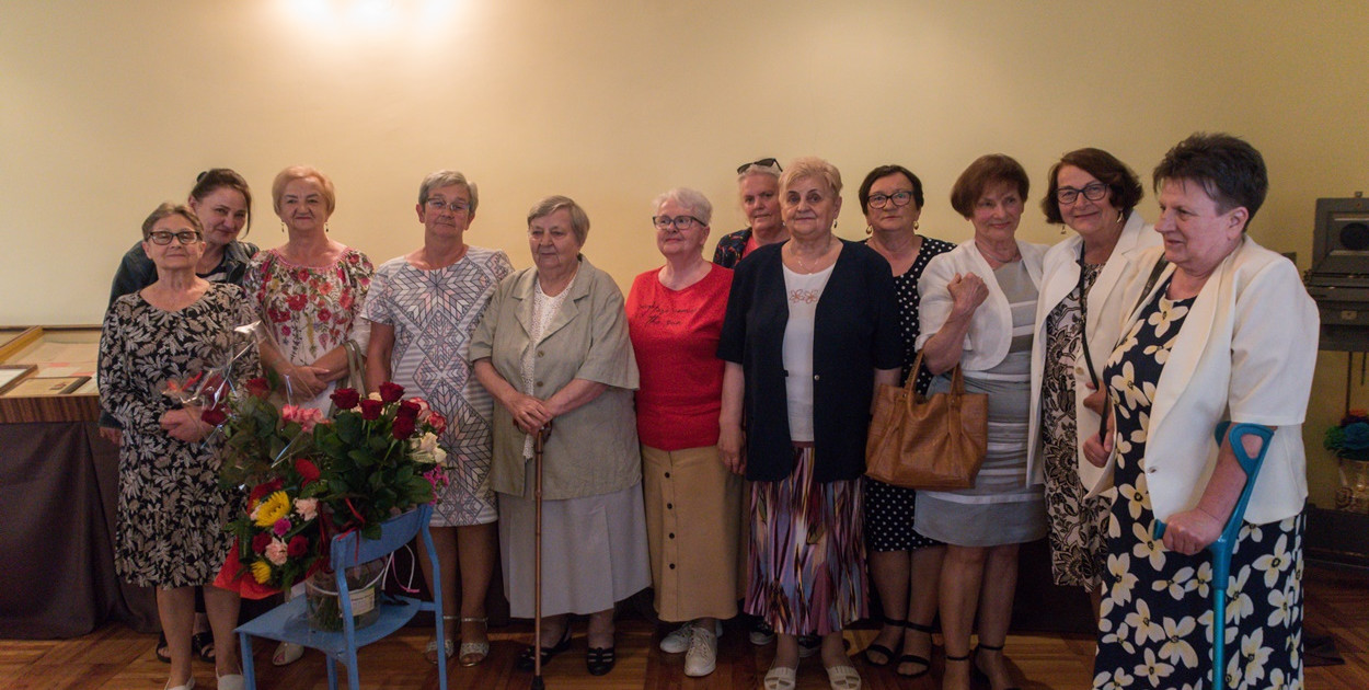Na sali pełnej gości, oprócz rodziny, sąsiadów i znajomych obecne były osoby współpracujące z p. Ireną - kucharki, kelnerki, bufetowe.