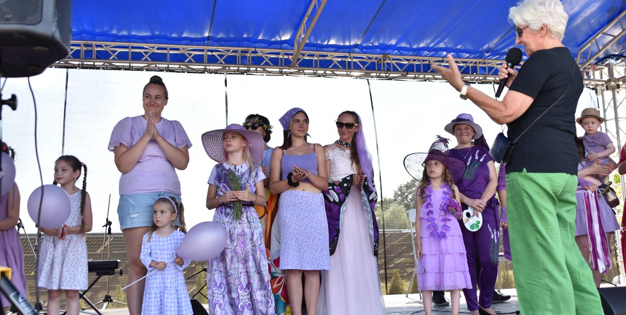 W Uniejowie zrobiło się lawendowo. Tak wyglądał X Festiwal Lawendy [ZDJĘCIA]