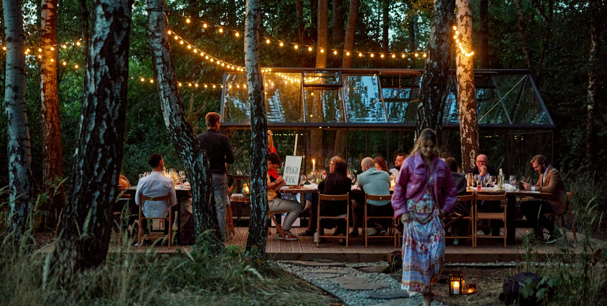 W lesie pod Uniejowem powstała niezwykła restauracja. Nie zjesz tam codziennie