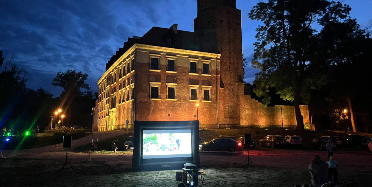 Kino plenerowe w Uniejowie już w piątek. Kolejna polska komedia na dużym ekranie